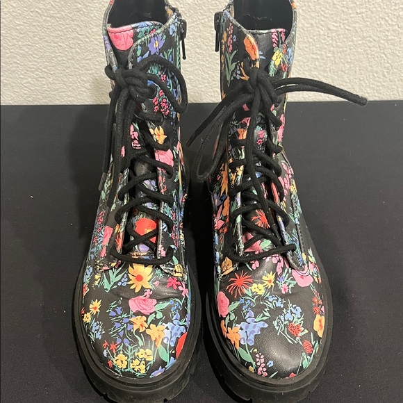 No Boundaries Black Floral Boots - Picture 6 of 8